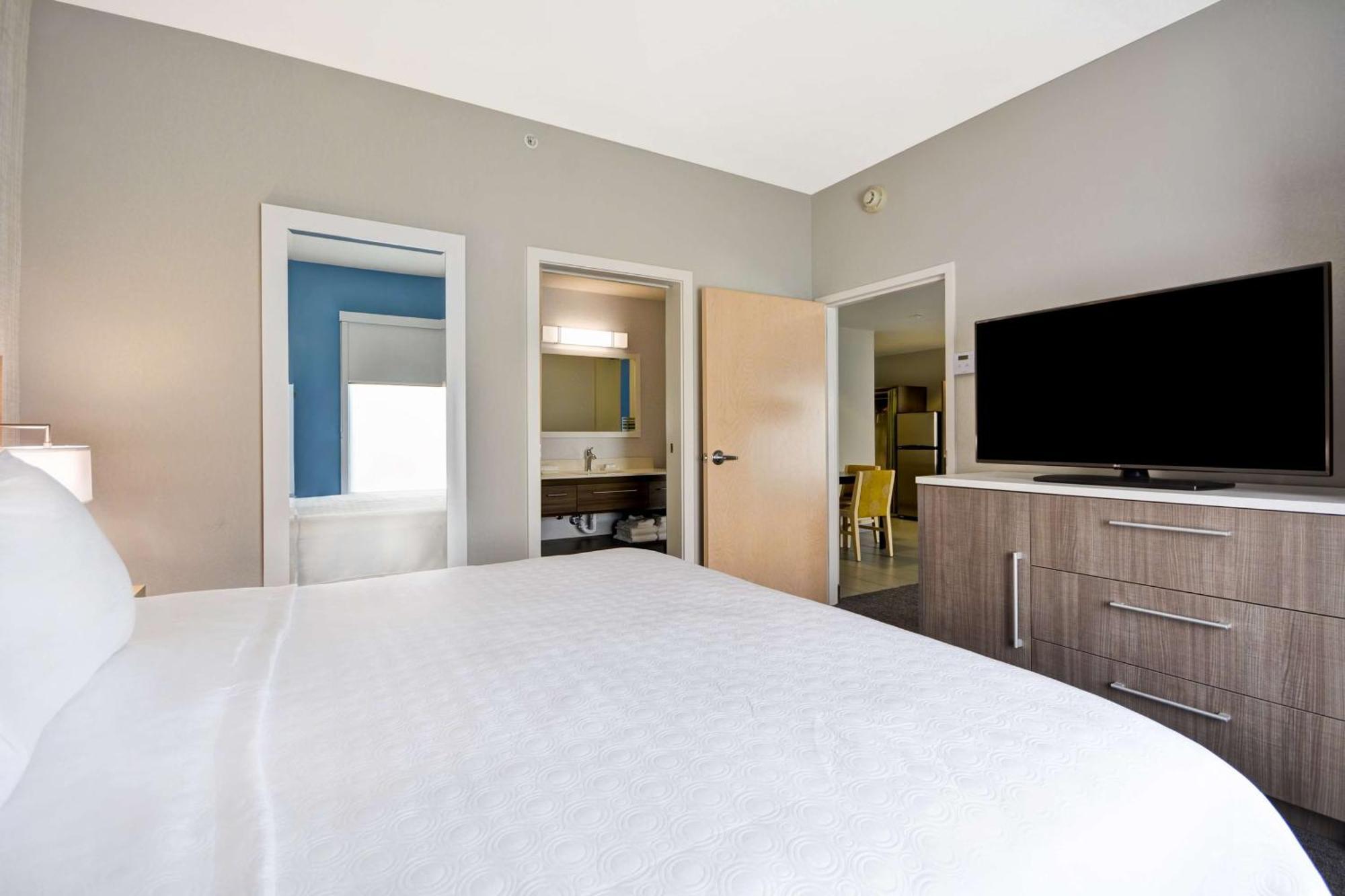 Home2 Suites By Hilton Blue Ash Cincinnati Exterior photo