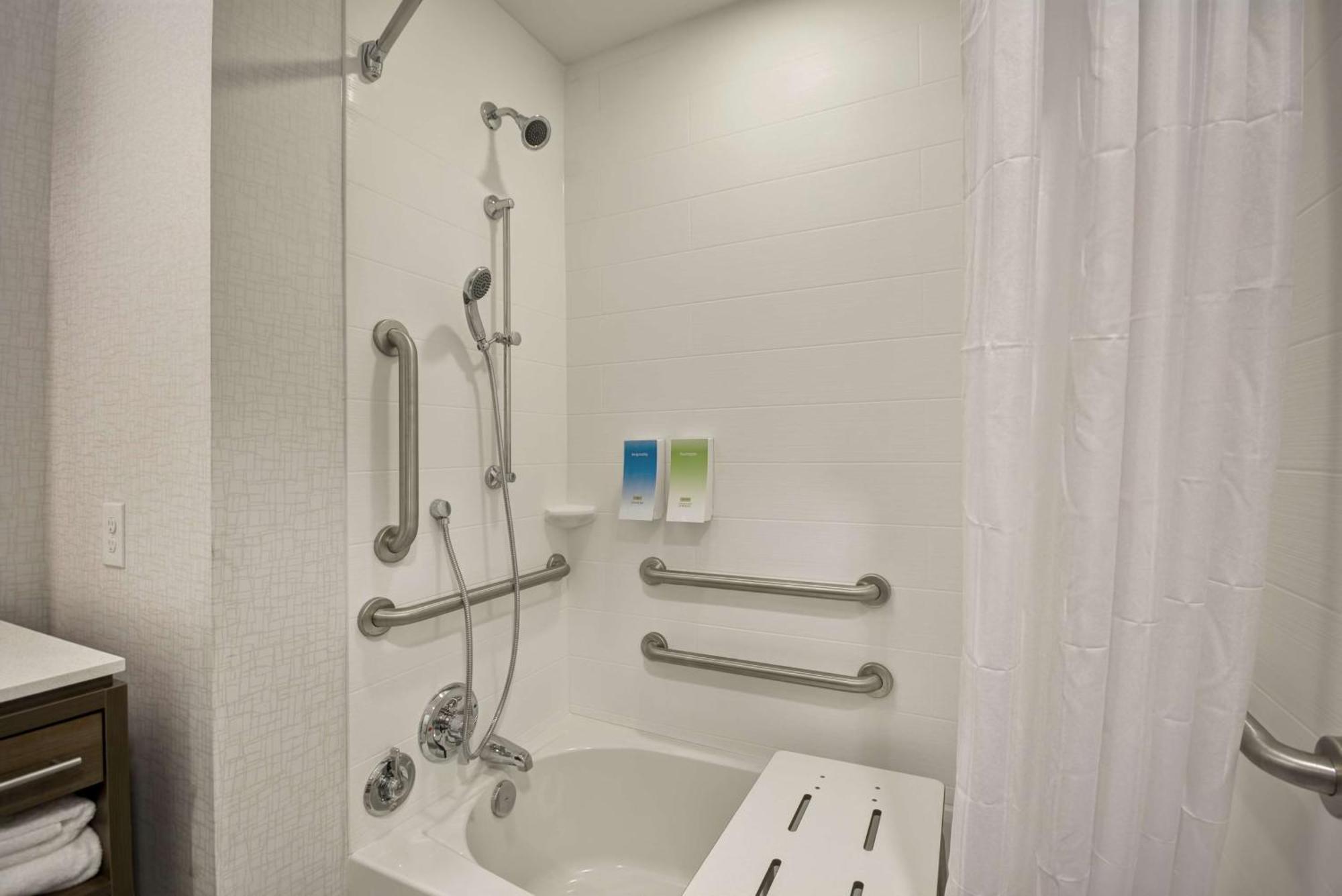 Home2 Suites By Hilton Blue Ash Cincinnati Exterior photo